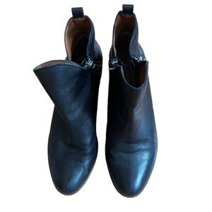 Lucky size 8m black bootie shoe